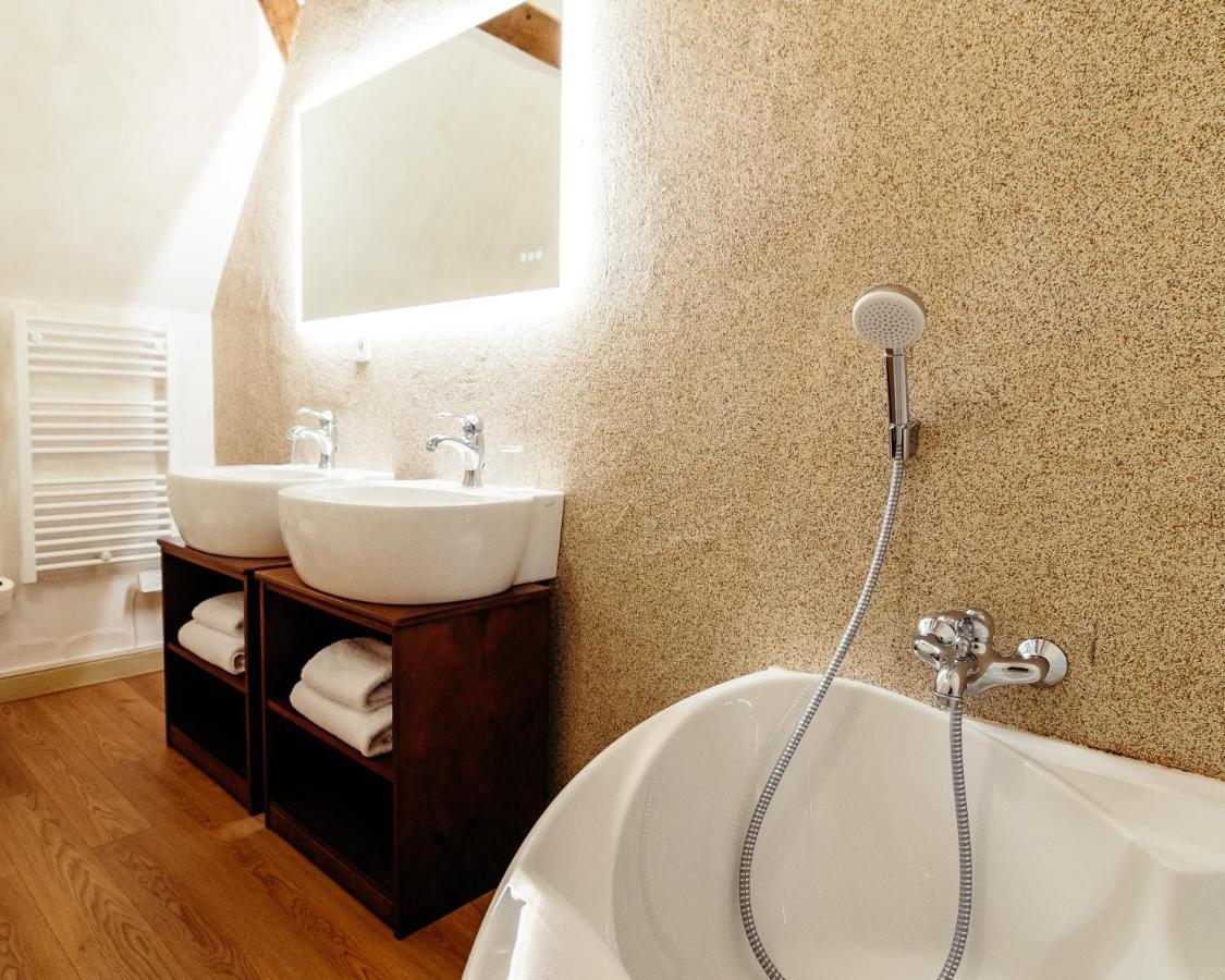Domaine Des Lumieres Hotel Aisonville-et-Bernoville Bagian luar foto