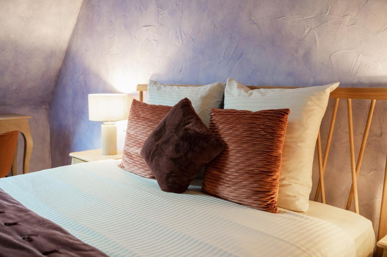 Domaine Des Lumieres Hotel Aisonville-et-Bernoville Bagian luar foto